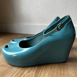 MELISSA- Toffee Apple Wedges in Blue